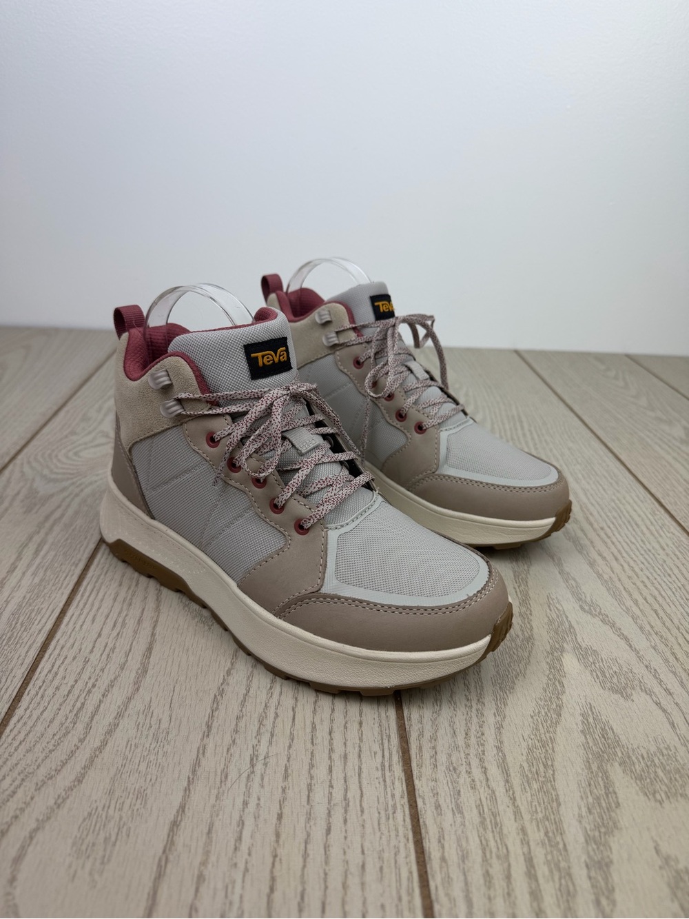 Teva Women's Ellwood Lace-Up High-Top Booties 7.5 Ellwood Mid Light Neutral $120